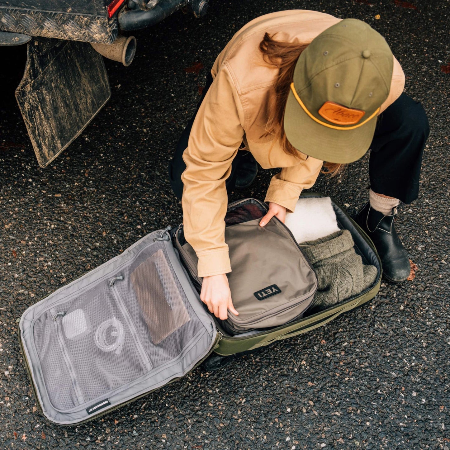 35L/22" Carry-On Luggage - US 4872