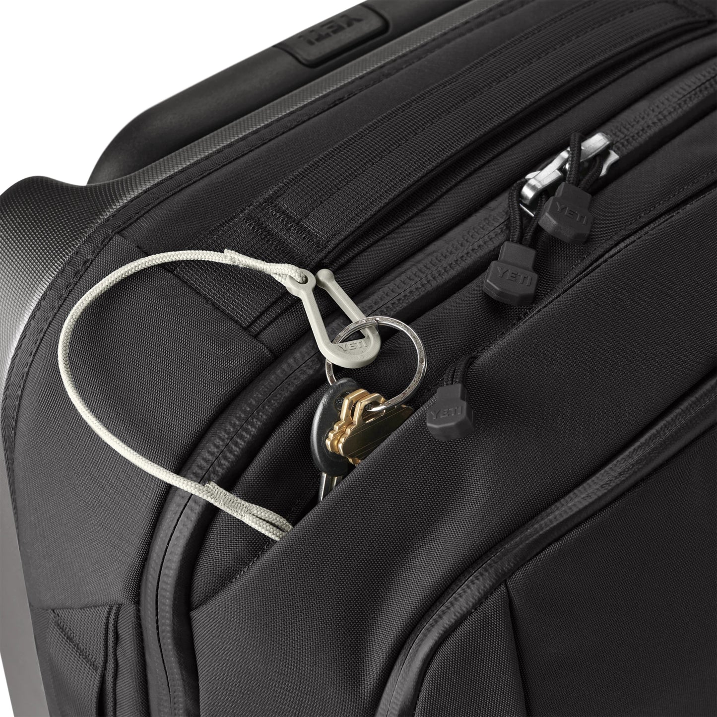 35L/22" Carry-On Luggage - US 4872